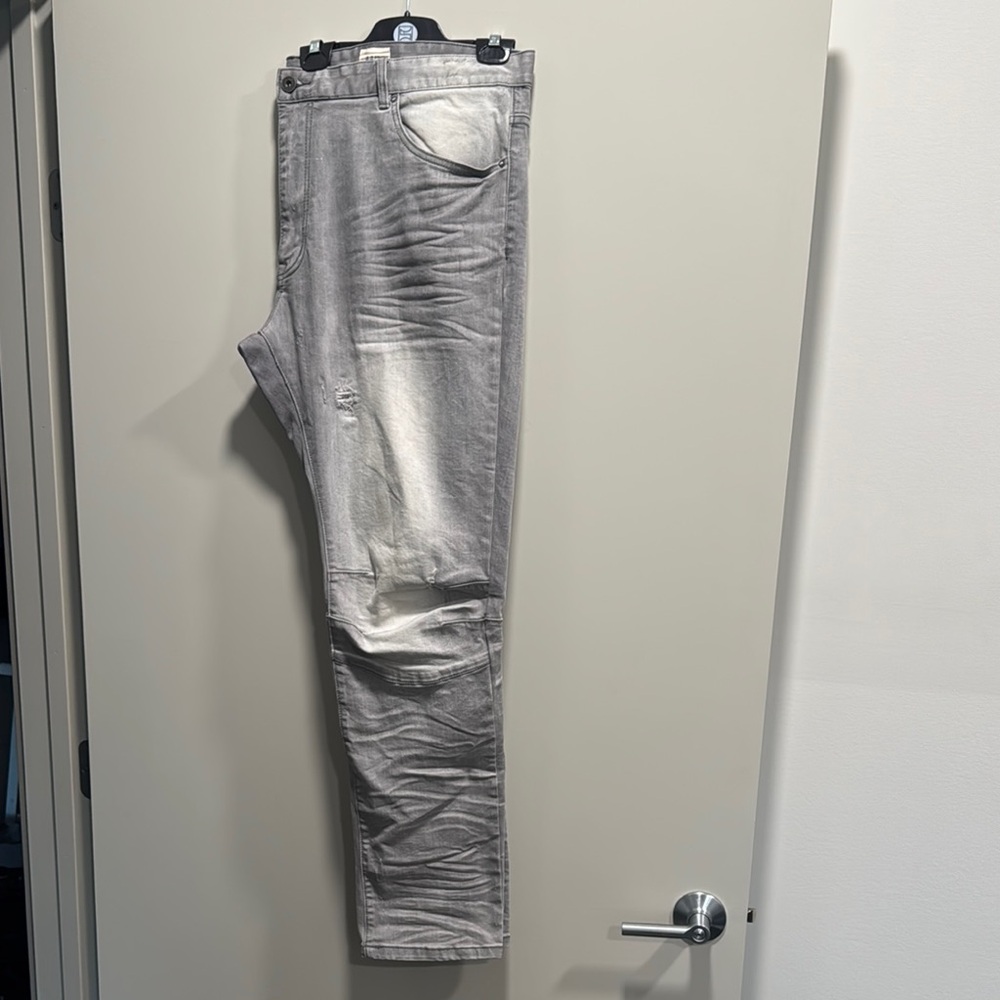 Gray Skinny Jeans with Modern Shimmer